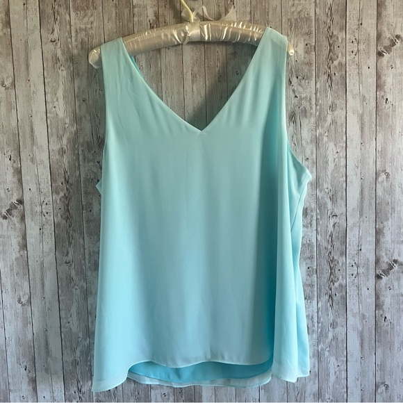 Lilly Pulitzer Tops - Lilly Pulitzer Florin Blue Sleeveless Tank Top XL